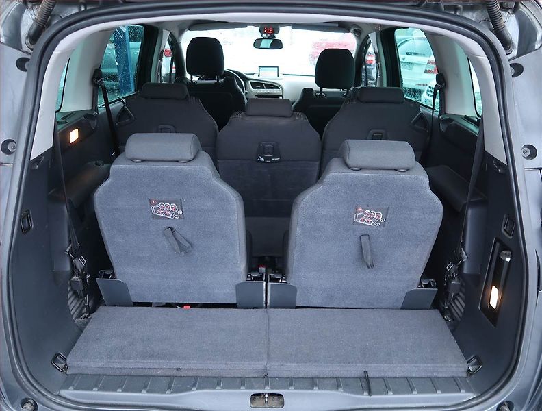 Peugeot 5008 (2013) Active 2.0 BlueHDi, 7 míst - fotka 14 z 17