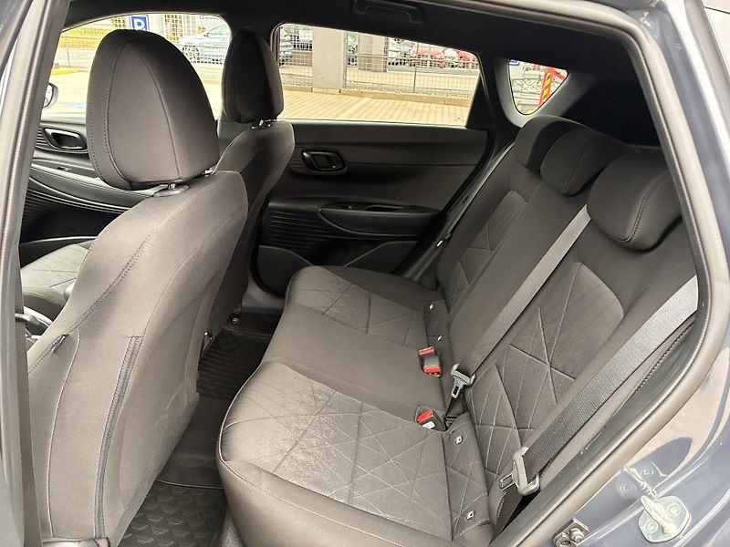 Hyundai Bayon 1.2i 62kW PLAY ČR REZERVACE - fotka 14 z 31