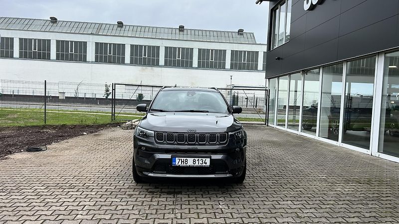 Jeep Compass 1.3T 150k 80.Annivesary - fotka 2 z 13