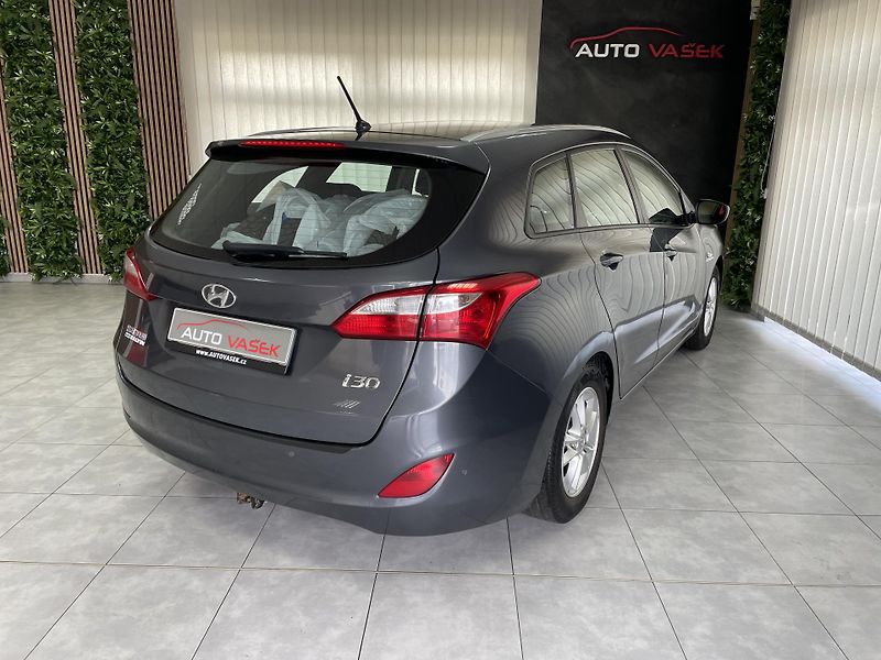 Hyundai i30 1.6 i 88kW ČR 1.MAJ.REZERVACE  - fotka 11 z 23
