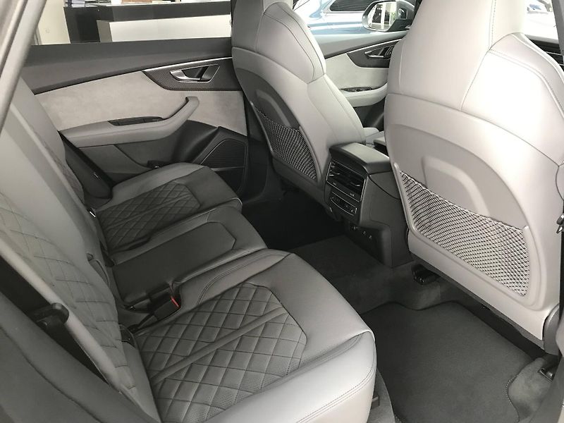 Audi Q8 (2025) SUV 60 Quattro 8TT 3,0TFSIe - fotka 8 z 20