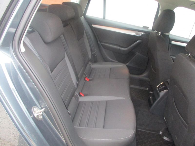 Škoda Octavia 1.6 TDi  - fotka 14 z 31