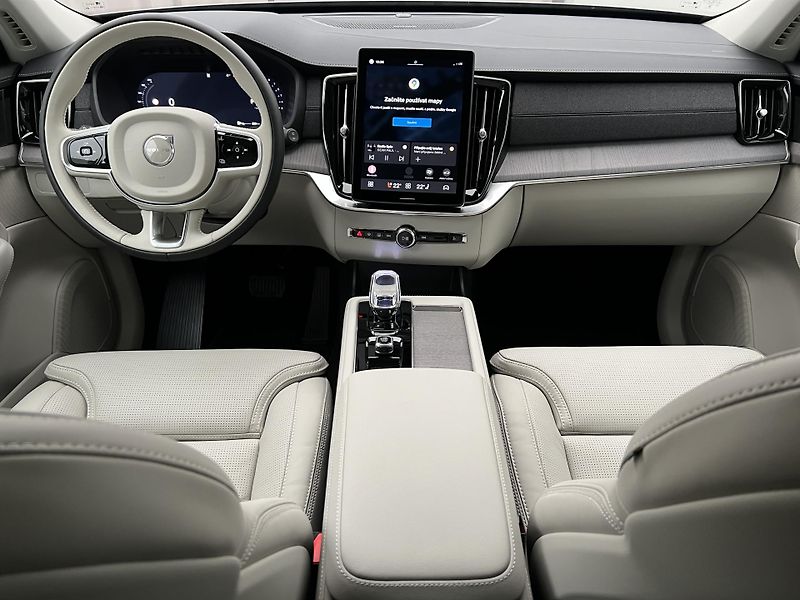 Volvo XC90 (2026) B5 AWD DARK PLUS AUT - fotka 2 z 47
