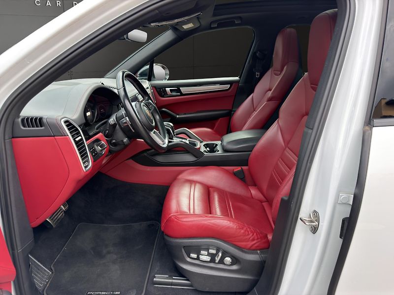 Porsche Cayenne (2019) CAYENNE S 324KW METRIX PANORAM - fotka 9 z 27