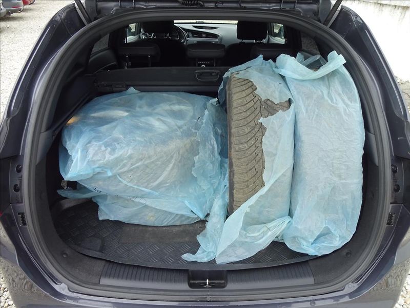 Kia Ceed 1,6 CRDi 100kW GT LINE - fotka 24 z 50
