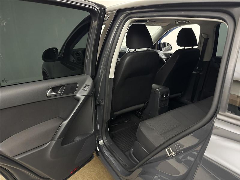 Volkswagen Tiguan 2,0 110kW 4X4 NAVI SERVIS TZ - fotka 35 z 41