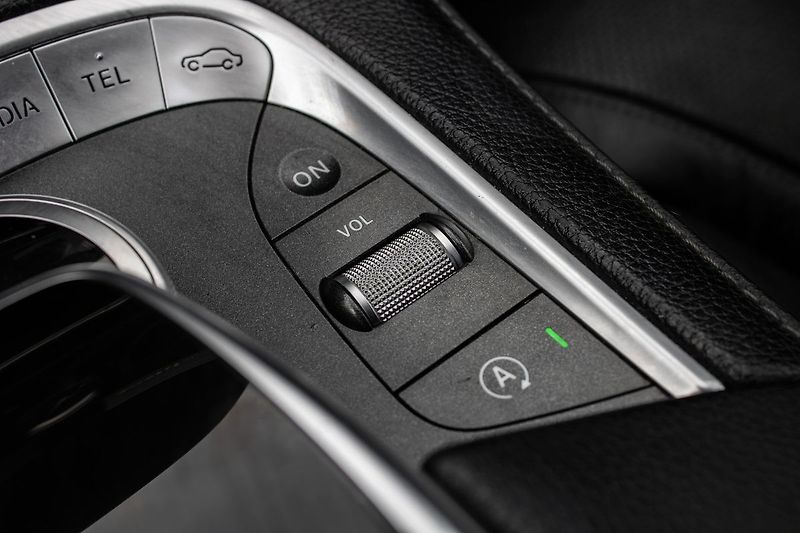 Mercedes-Benz Třídy S BLUETEC 4MATIC 2015 - fotka 26 z 37