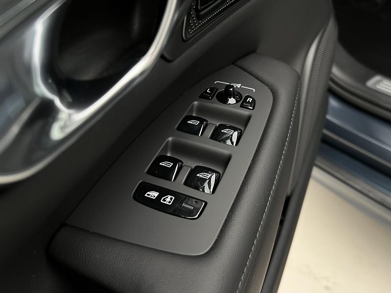 Volvo V90 T6 AWD RECHARGE CORE AUT  - fotka 17 z 47