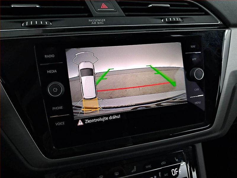 Volkswagen Touran (2023) 1.5 TSI - fotka 14 z 18