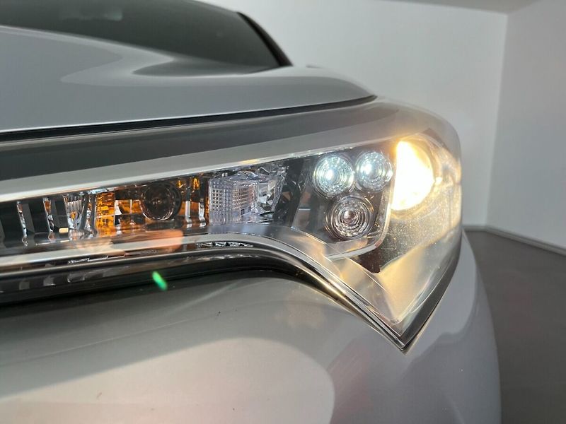 Toyota C-HR Hybrid 1.8 VVT-i E-CVT Active - fotka 25 z 26