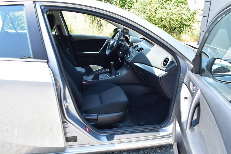 Mazda 3 1,6 16V SPORT,1.M,KRÁSNÁ! - fotka 14 z 18