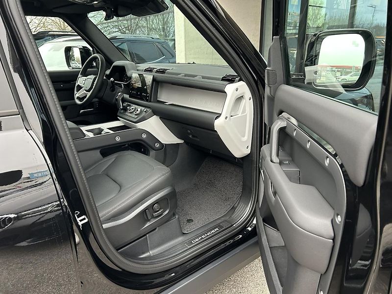 Land Rover Defender 110 X-Dynamic SE D250 AWD AUT - fotka 11 z 15