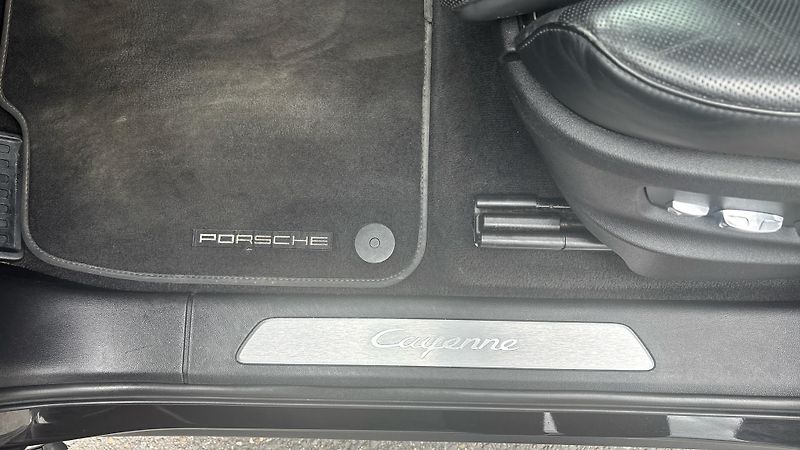 Porsche Cayenne E-HYBRID - fotka 18 z 24