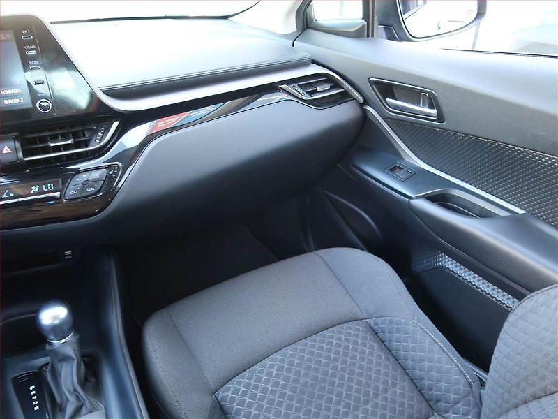 Toyota C-HR (2021) 1.8 Hybrid - fotka 8 z 18