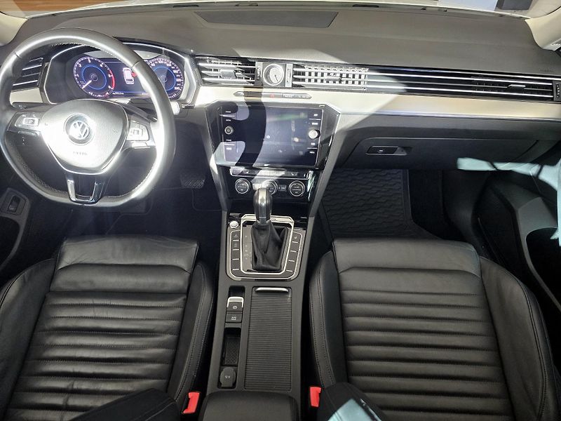 Volkswagen Passat (2019) R-Line 4M  - fotka 12 z 23