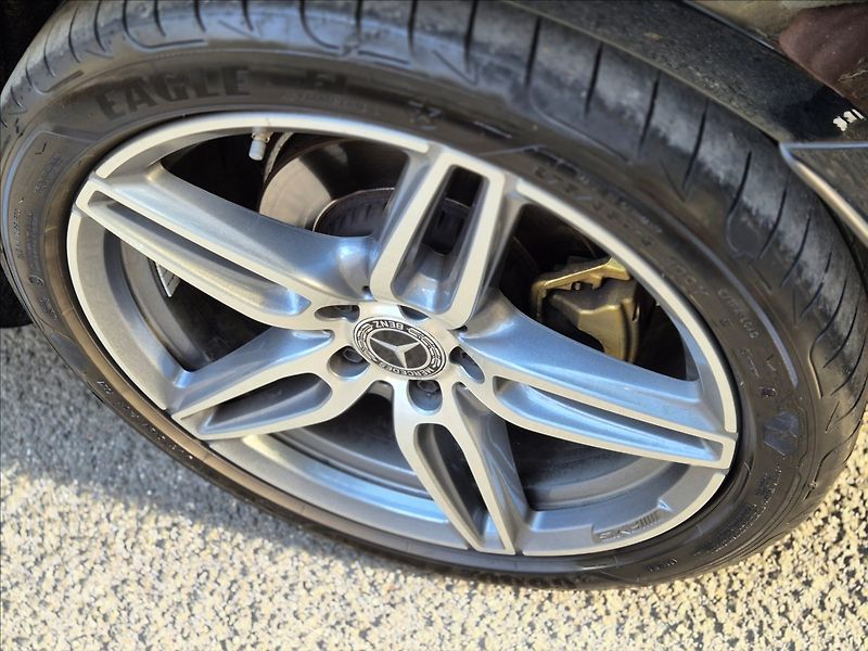 Mercedes-Benz Třídy E 220d*4M*AMG*head-up*webast - fotka 39 z 43