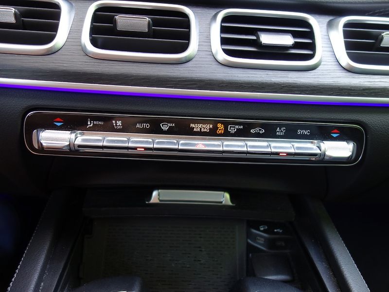 Mercedes-Benz GLS (2023) 400D*PRÉM-PLUS*AMG*PAN*HEAD*CZ - fotka 25 z 50