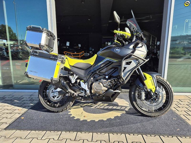 QJ Motor (2025) SVT 650 X (2025) – 1. majitel, - fotka 3 z 20