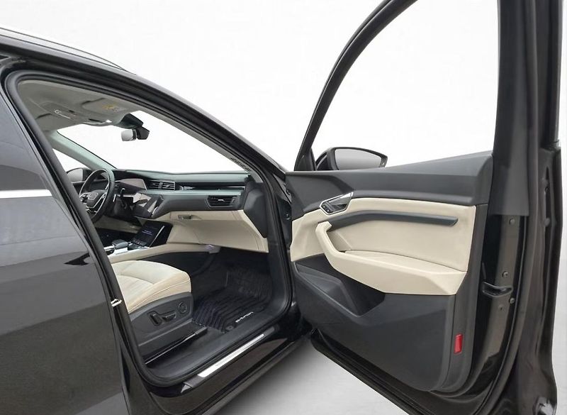 Audi e-tron 55 Quattro Vzduch Ambient Taž - fotka 7 z 23