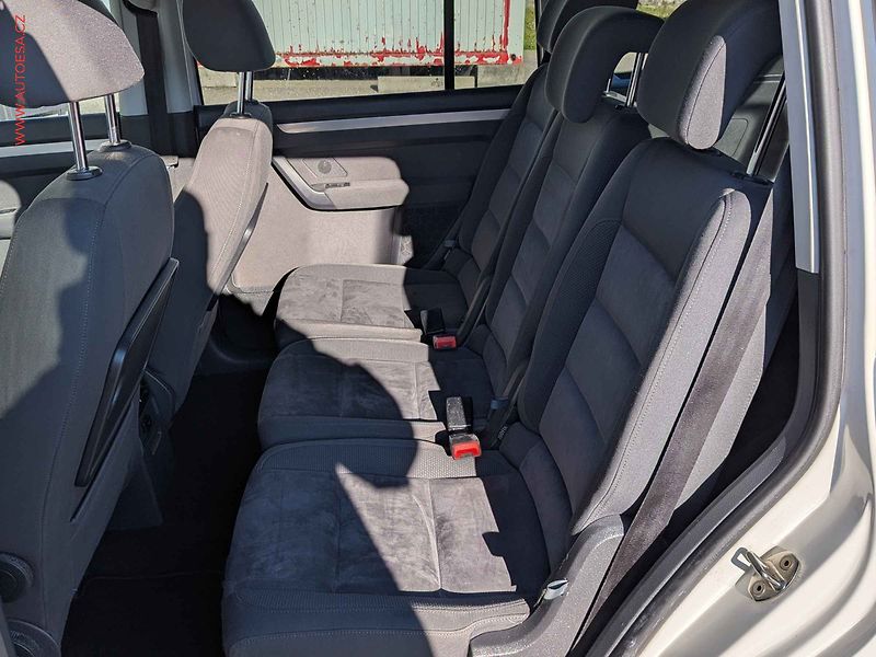 Volkswagen Touran (2011) 1.4TSi, Xenon, výhř.sed. - fotka 10 z 14