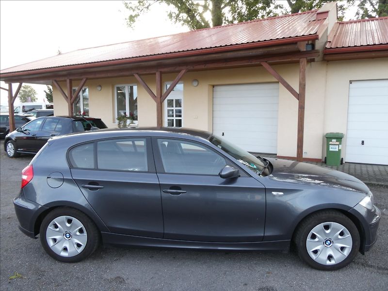 BMW Řada 1 1,6 i 85kW serviska, 2.majitel - fotka 10 z 40