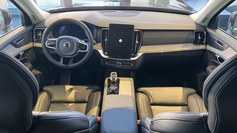 Volvo XC90 (2026) ULTRA BRIGHT, T8 AWD, 228+107 - fotka 10 z 11