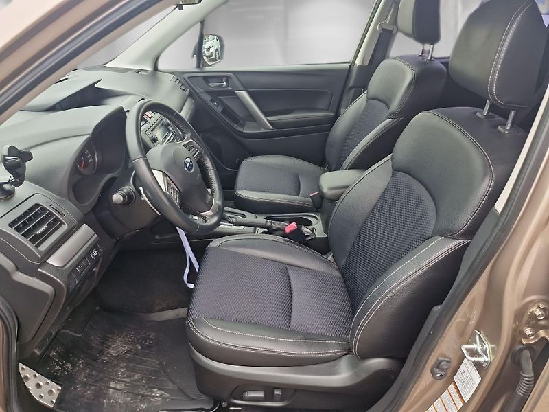 Subaru Forester (2014) 2,0 XT 177 kW 1.maj. ČR - fotka 14 z 24
