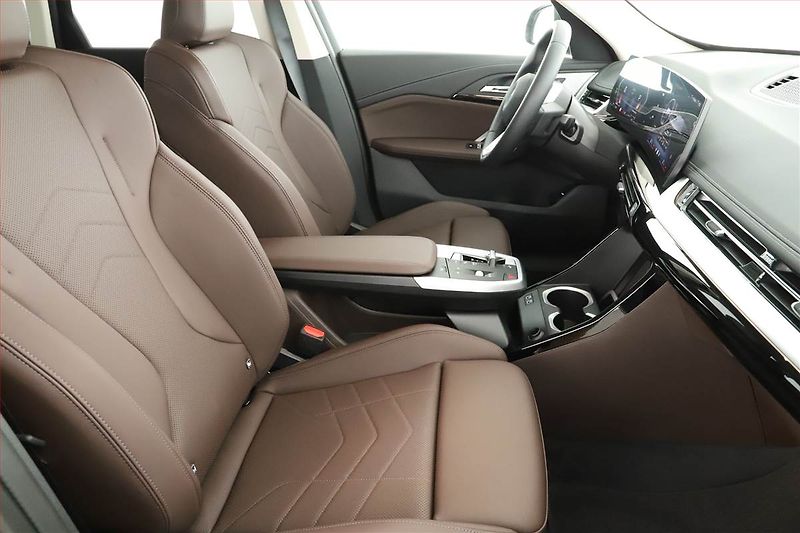 BMW X1 (2025) sDrive20i, XLine, Kamera - fotka 7 z 23