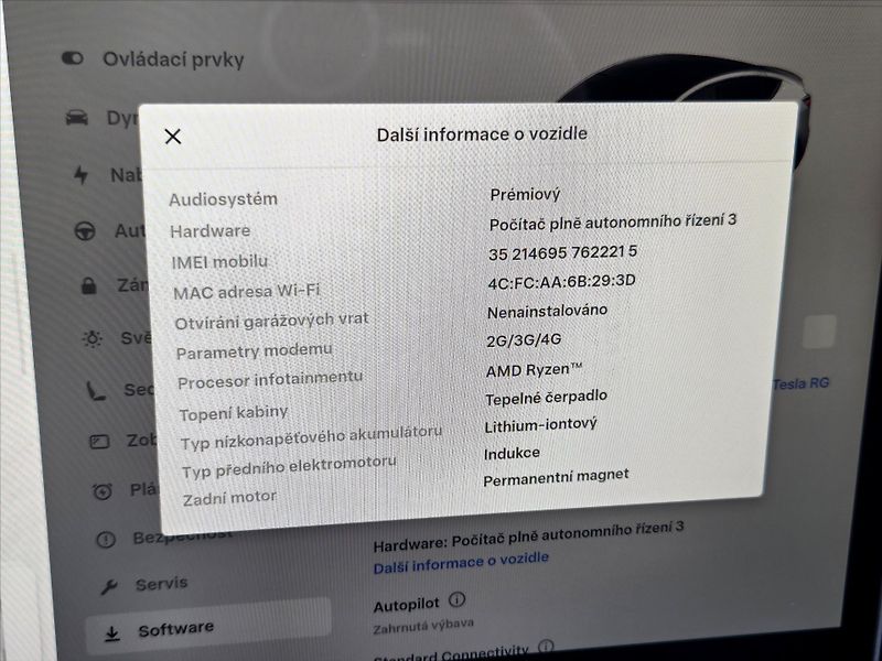 Tesla Model Y Performance 393kW Tov.Zár. 1.m - fotka 17 z 19