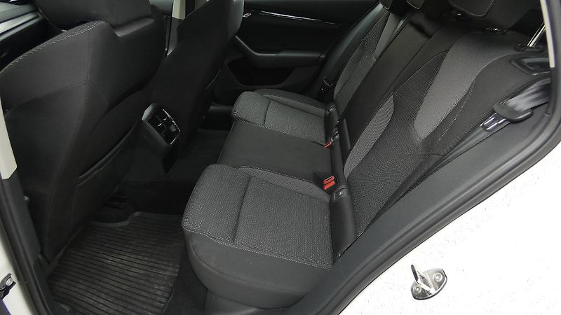 Škoda Octavia Combi 2,0 TDI Ambition - fotka 20 z 22