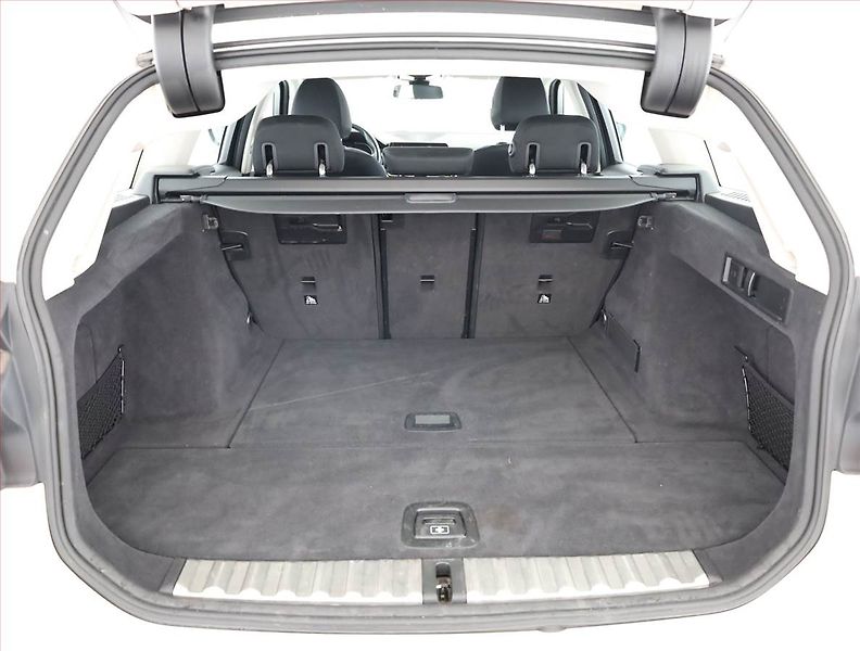 BMW Řada 3 (2021) 320 d xDrive - fotka 19 z 20