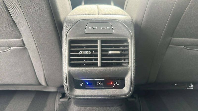 Škoda Superb Combi Selection 2,0TDI 110kW D - fotka 22 z 31