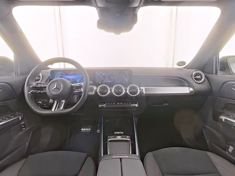 Mercedes-Benz EQB 300 4M AMG 7míst Pano 360 Dist - fotka 4 z 8