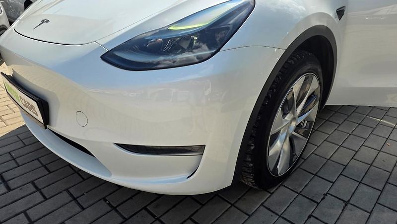 Tesla Model Y (2023) Long Range AWD DE SoH 90.2% - fotka 36 z 39