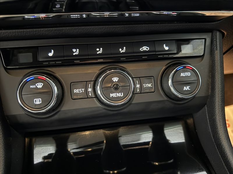 Škoda Superb 2,0   TDI 110kW STYLE 4x4 TAŽN - fotka 22 z 47
