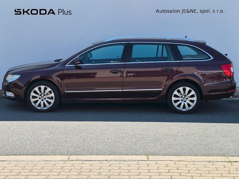 Škoda Superb (2010) Elegance 2.0 TDI 103kW Combi - fotka 3 z 22