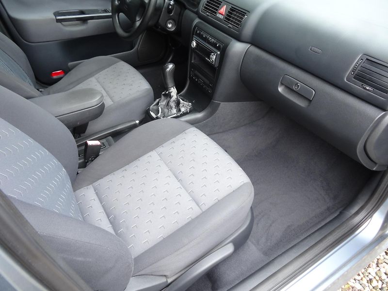 Škoda Octavia Kombi 1.6MPi rezervace - fotka 5 z 11