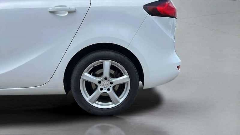 Opel Zafira Tourer 1.4 Turbo MT6 (103kW)/0 - fotka 34 z 41