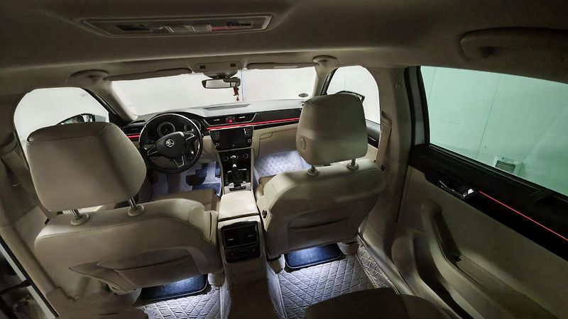 Škoda Superb (2016) L&K 4x4 Reálná plná výbava, ČR - fotka 14 z 17