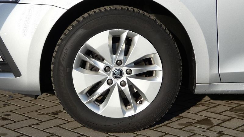 Škoda Octavia Combi 2,0 TDI Ambition - fotka 20 z 20