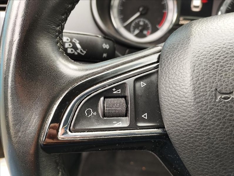 Škoda Octavia 1,6 - fotka 14 z 21