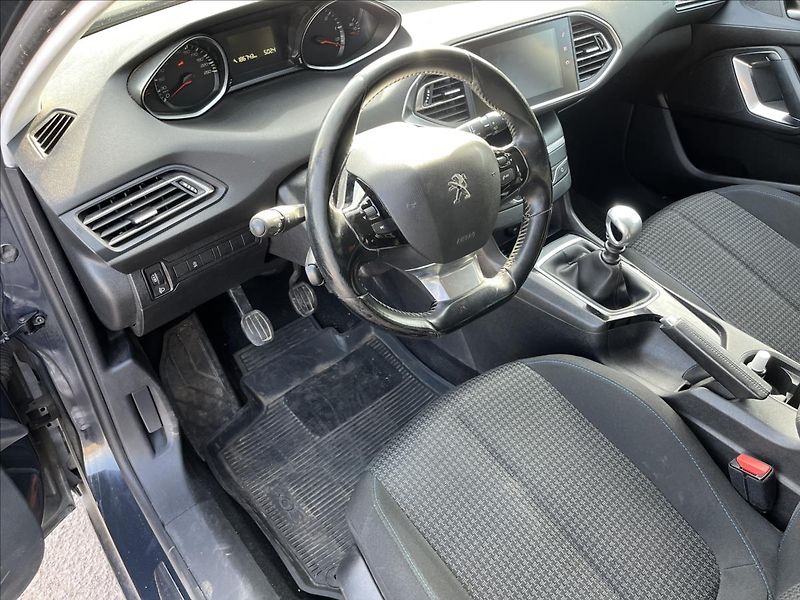 Peugeot 308 1,5 HDi STYLE KLIMA TAŽNÉ ALU - fotka 9 z 40