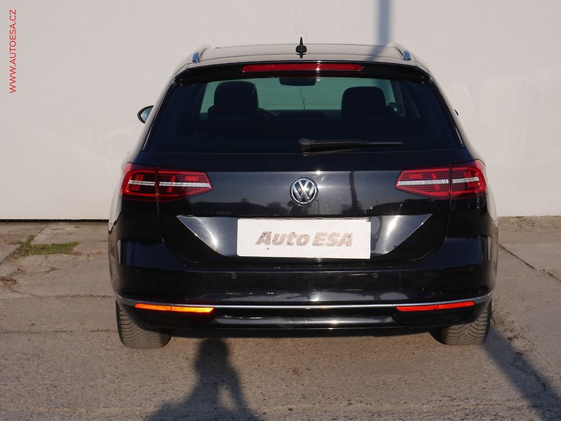 Volkswagen Passat (2018) 2.0TDi, AT, navi, masáž - fotka 5 z 19