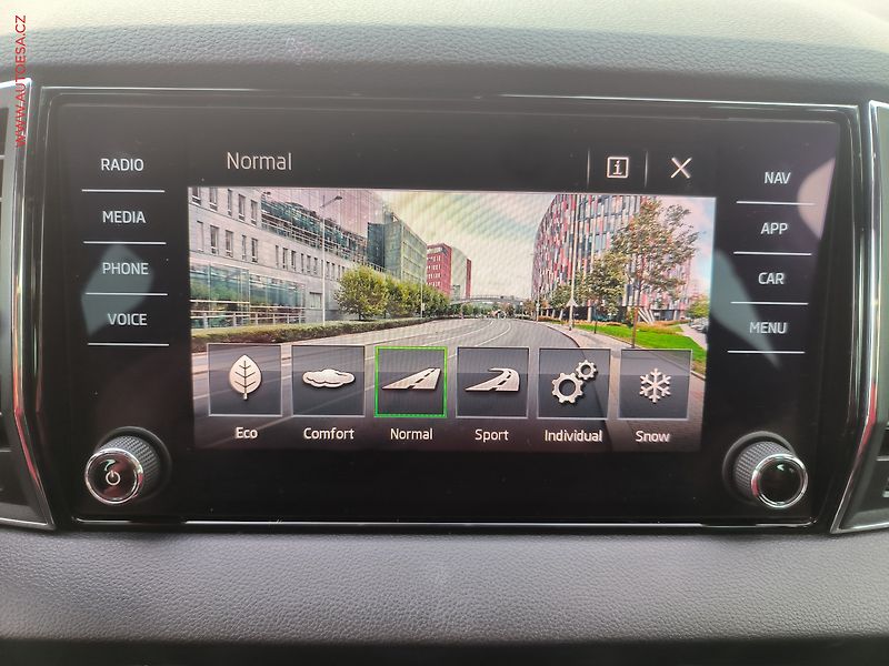 Škoda Karoq (2019) 2.0 TDi 4x4, ČR, SportLine - fotka 15 z 26
