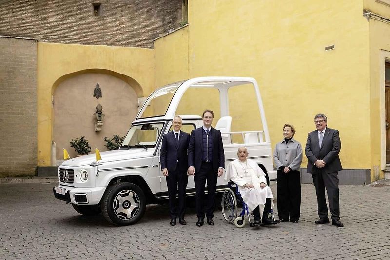 Nový papamobil Mercedes třídy G pro papeže Františka