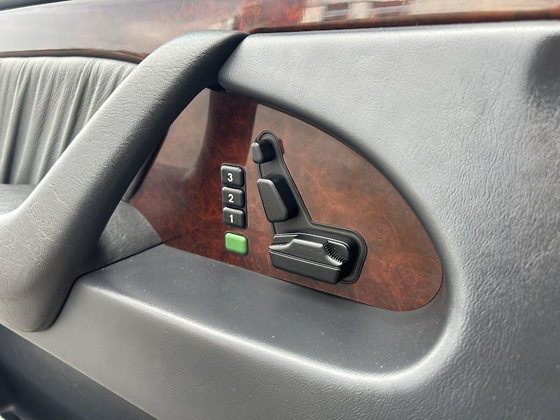 Mercedes-Benz Třídy S S 600 L V12 - fotka 20 z 34