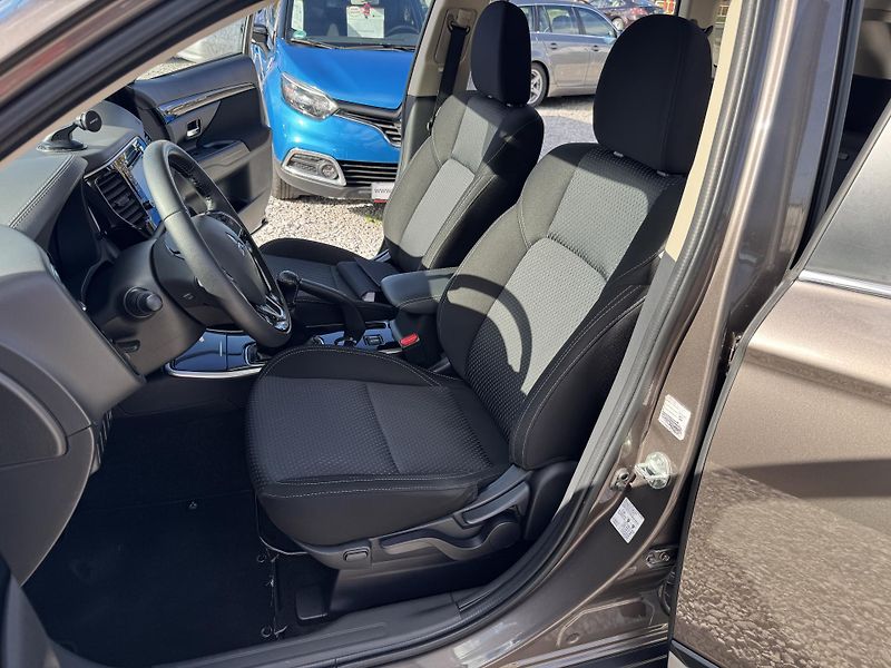Mitsubishi Outlander (2021) 2.0i,MIVEC(110KW) DPH - fotka 14 z 40