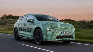Škoda Elroq při testovacích jízdách s kamuflovanými kusy