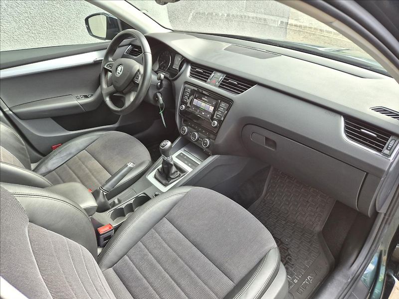 Škoda Octavia 2,0 TDI 110Kw El.Kufr Webasto! - fotka 22 z 30