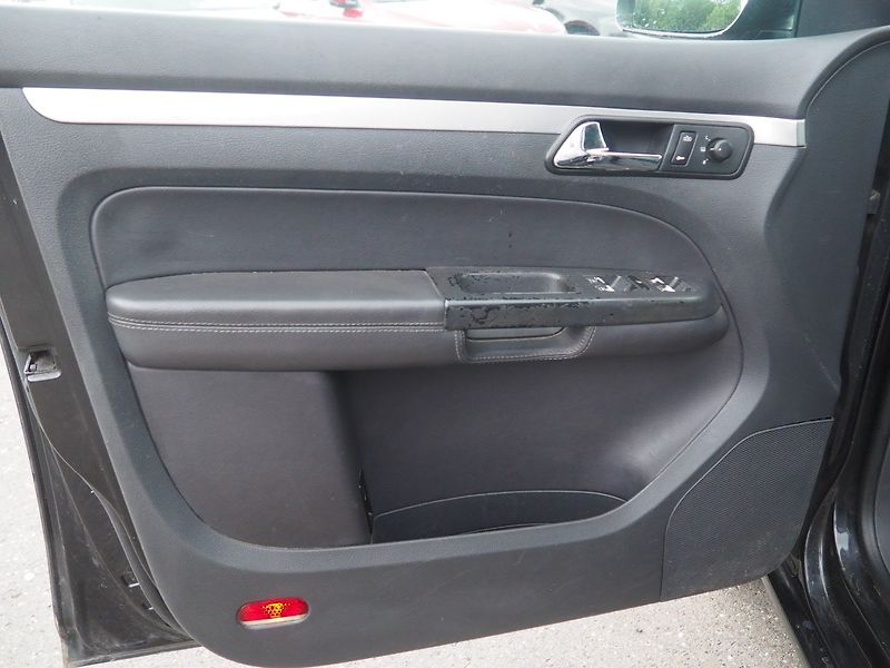 Volkswagen Touran (2003) 1.9 TDI 77 kW, DSG, Webasto - fotka 9 z 33